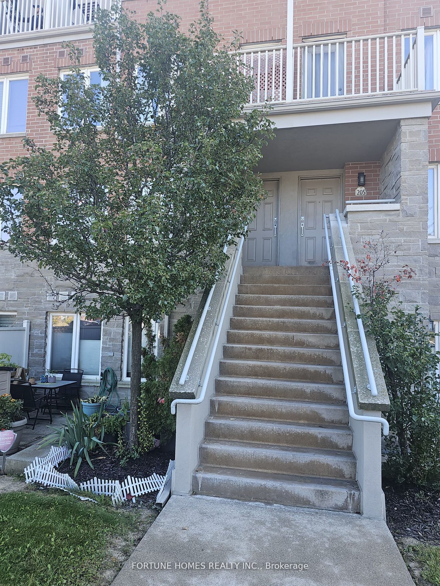 Townhouse leased at 204-25 richgrove Drive, Toronto, Willowridge-Martingrove-Richview, M9R 0A3 - MLS: W11914356