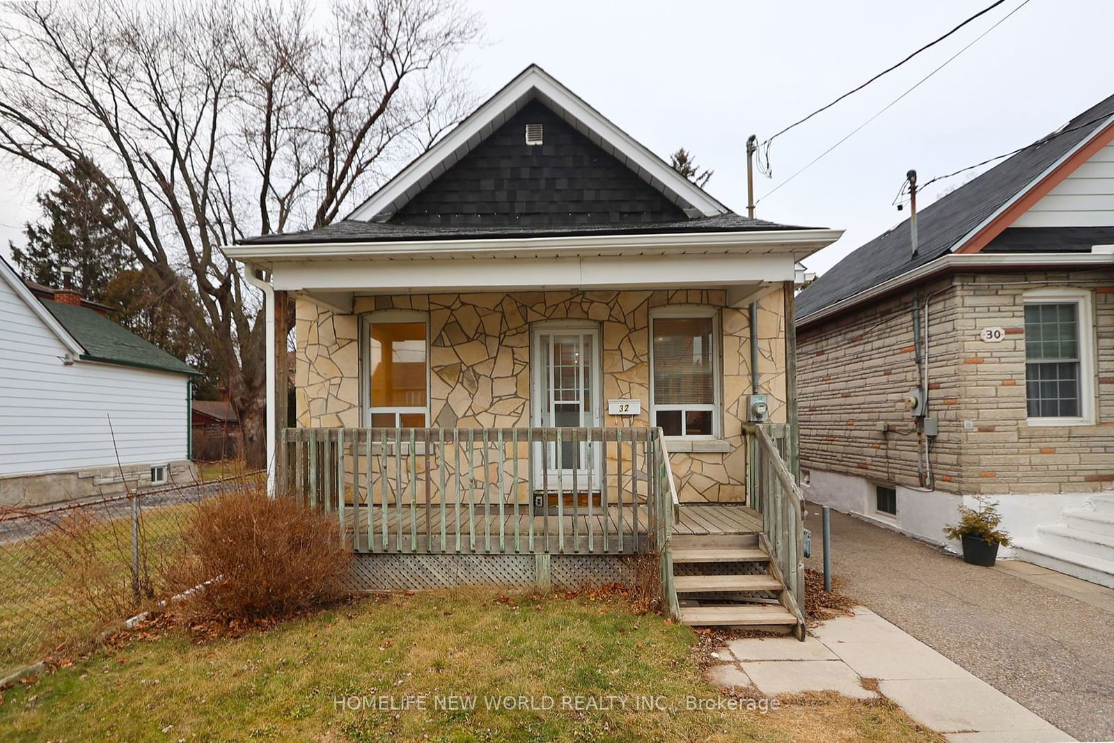 Building at 32 Pendeen Avenue, Toronto, Rockcliffe-Smythe