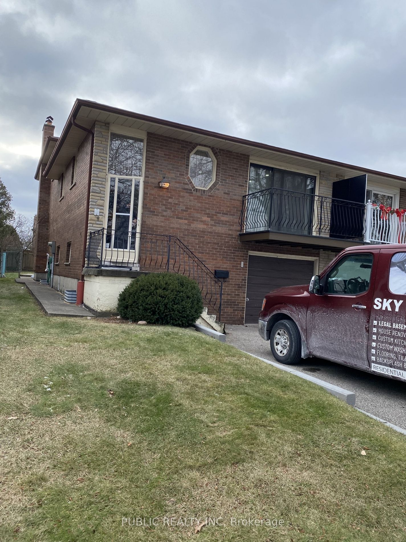 Semi-Detached House leased at 2406 Cashmere Avenue, Mississauga, Cooksville, L5B 2M6 - MLS: W11914565