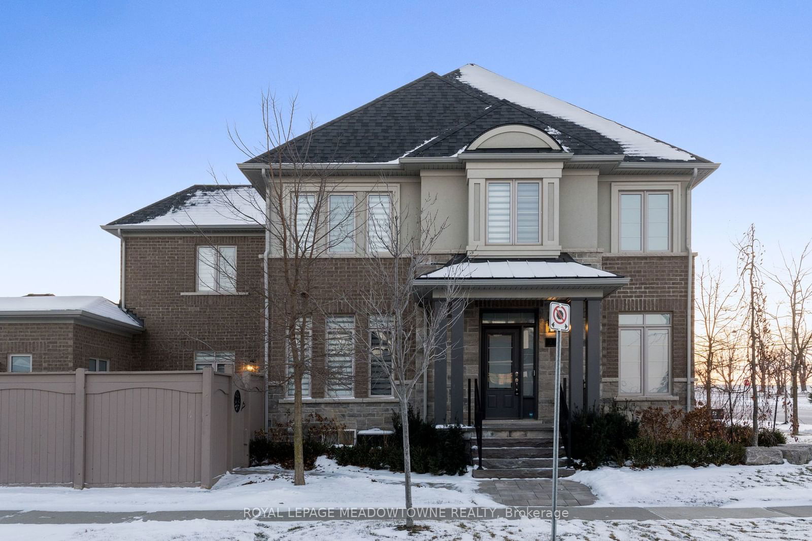 Townhouse sold at 2 Sierra Crescent, Halton Hills, Georgetown, L7G 0L8 - MLS: W11914721