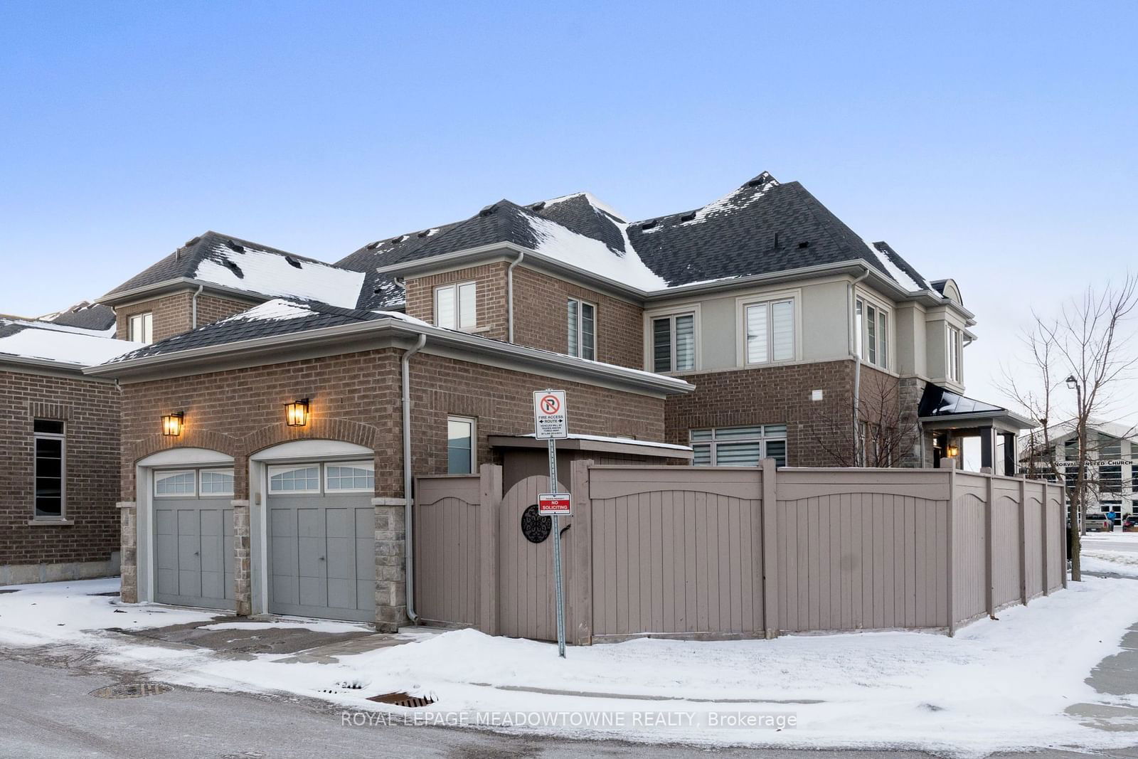 Townhouse sold at 2 Sierra Crescent, Halton Hills, Georgetown, L7G 0L8 - MLS: W11914721