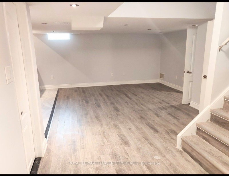 6 Prima Vista Crt, Brampton, L7A 3W8 | Image 3