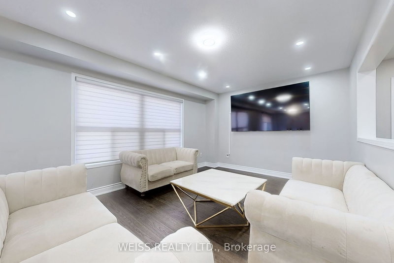 20 Edenvalley Rd, Brampton, L7A 2M6 | Image 3