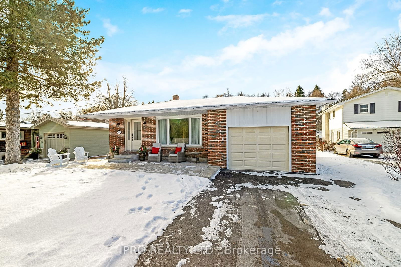 Detached House sold at 107 Ontario Street, Halton Hills, Georgetown, L7G 3L2 - MLS: W11914892