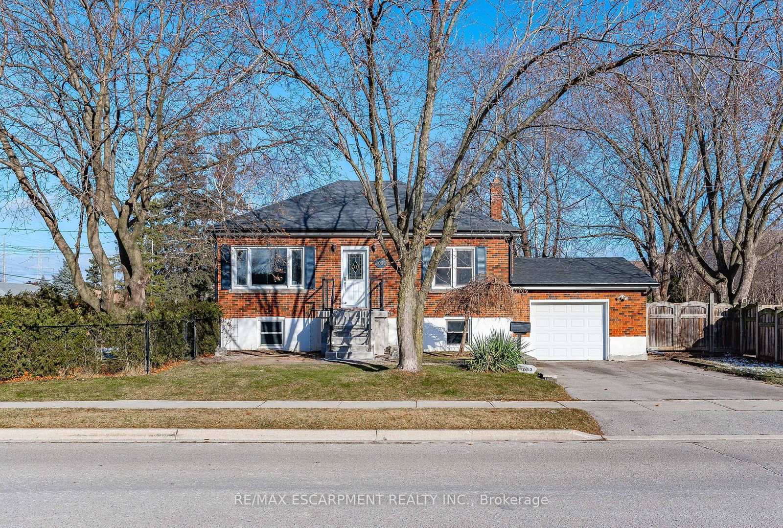 Detached House sold at 1053 HELENA Street, Burlington, Freeman, L7R 3V5 - MLS: W11915045