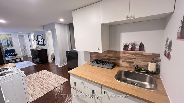 1180 Prestonwood Cres./ Bsmt N/A