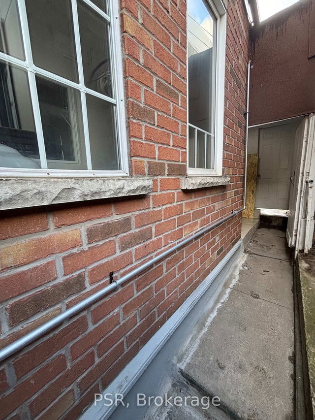 Lower - 2032 Davenport Road