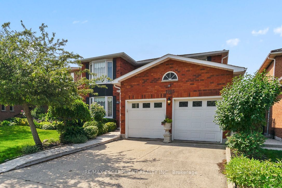 Detached House for sale at 1983 Roy Ivor Crescent, Mississauga, Erin Mills, L5L 3N7 - MLS: W11915358