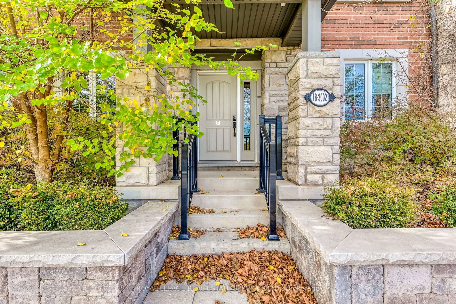 Townhouse for lease at 18-3002 Preserve Drive, Oakville, Rural Oakville, L6M 0V2 - MLS: W11915412