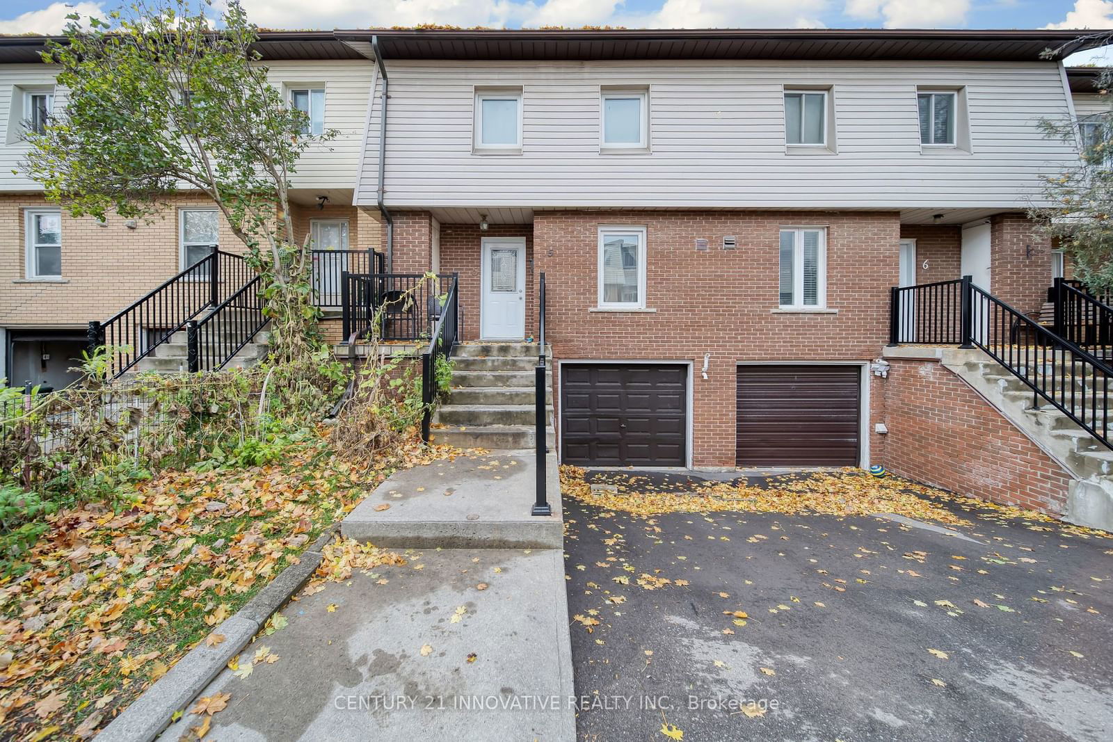 Townhouse for sale at 5-3175 Kirwin Avenue, Mississauga, Cooksville, L5A 3M4 - MLS: W11915599