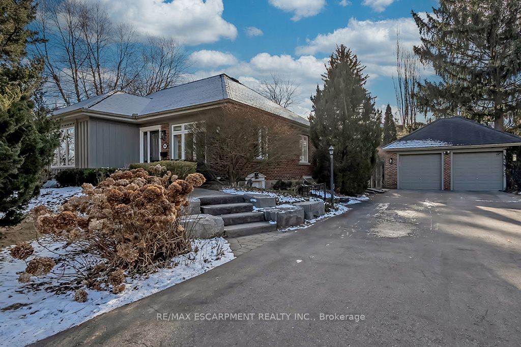 Detached House sold at 896 Lasalle Park Road, Burlington, Bayview, L7T 1M7 - MLS: W11915609