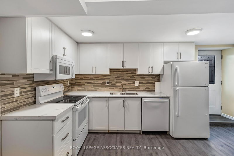 5 Rutherford Ave, Toronto - Mount Dennis image-0-0