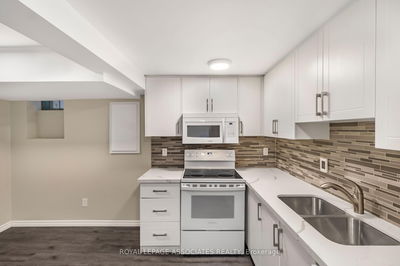 5 Rutherford Ave, Toronto - Mount Dennis image-0-1