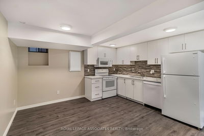5 Rutherford Ave, Toronto - Mount Dennis image-0-2