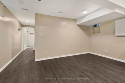 5 Rutherford Ave, Toronto - Mount Dennis image-0-3