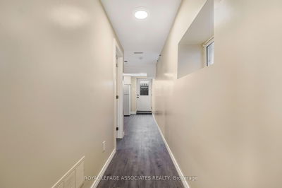 5 Rutherford Ave, Toronto - Mount Dennis image-0-4