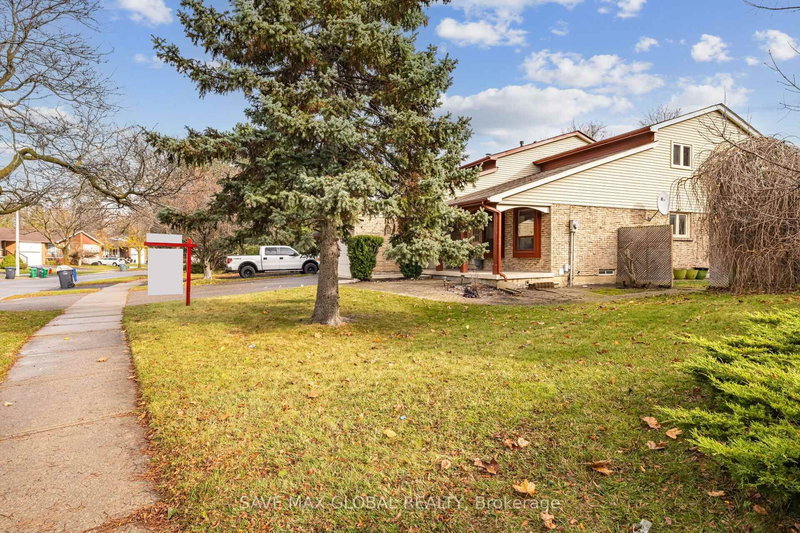 67 Massey St, Brampton, L6S 3A3 | Image 2