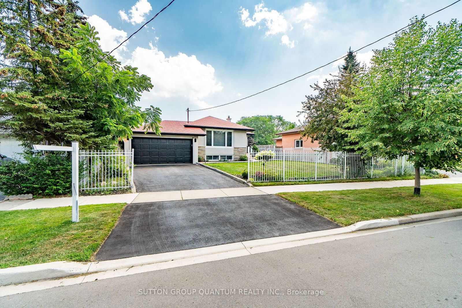 Detached House leased at 604 Wildwood Drive, Oakville, 1020 - WO West, L6K 1V3 - MLS: W11915976