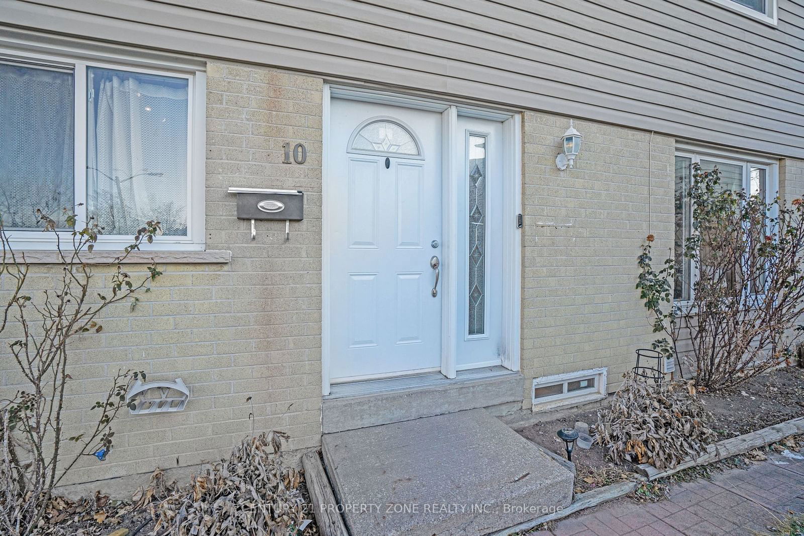 Detached House for sale at 10 Glencastle Square, Brampton, Northgate, L6S 2H8 - MLS: W11915987