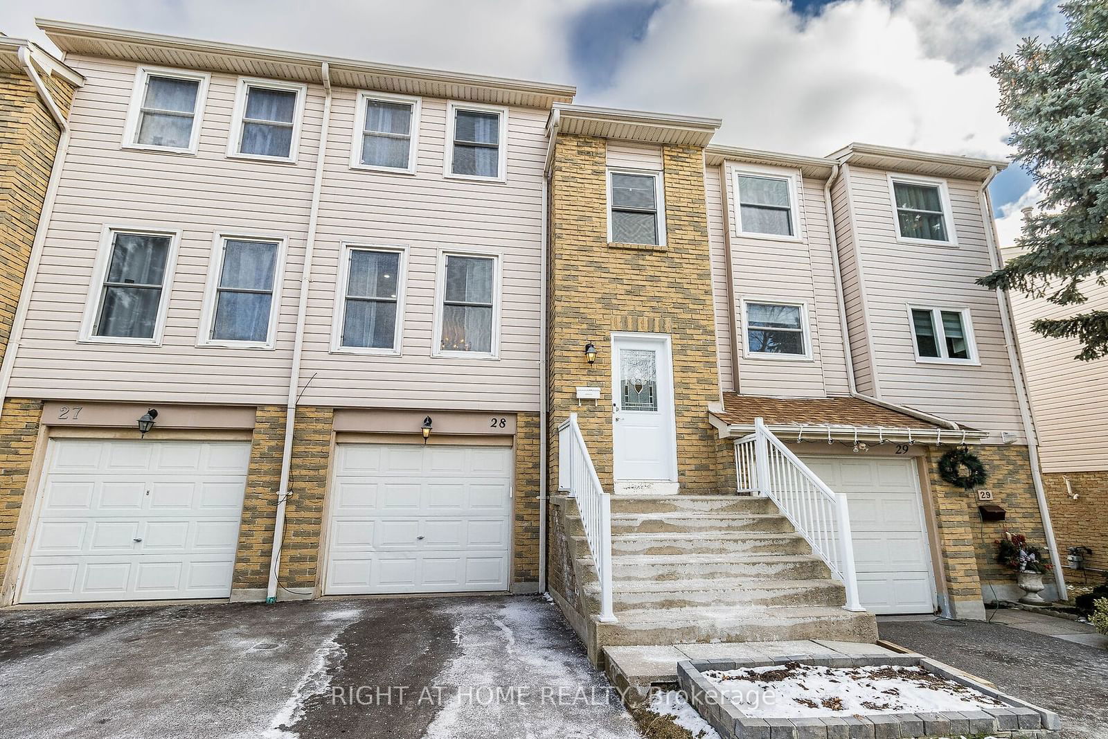 Townhouse sold at 28-5878 Montevideo Road, Mississauga, Meadowvale, L5N 2V5 - MLS: W11916032