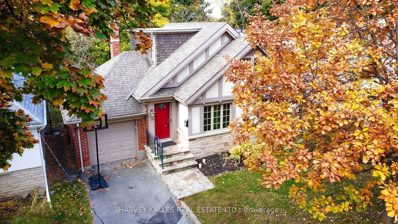 Detached House for sale at 24 Beaucourt Road, Toronto, Stonegate-Queensway, M8Y 3G2 - MLS: W11916125