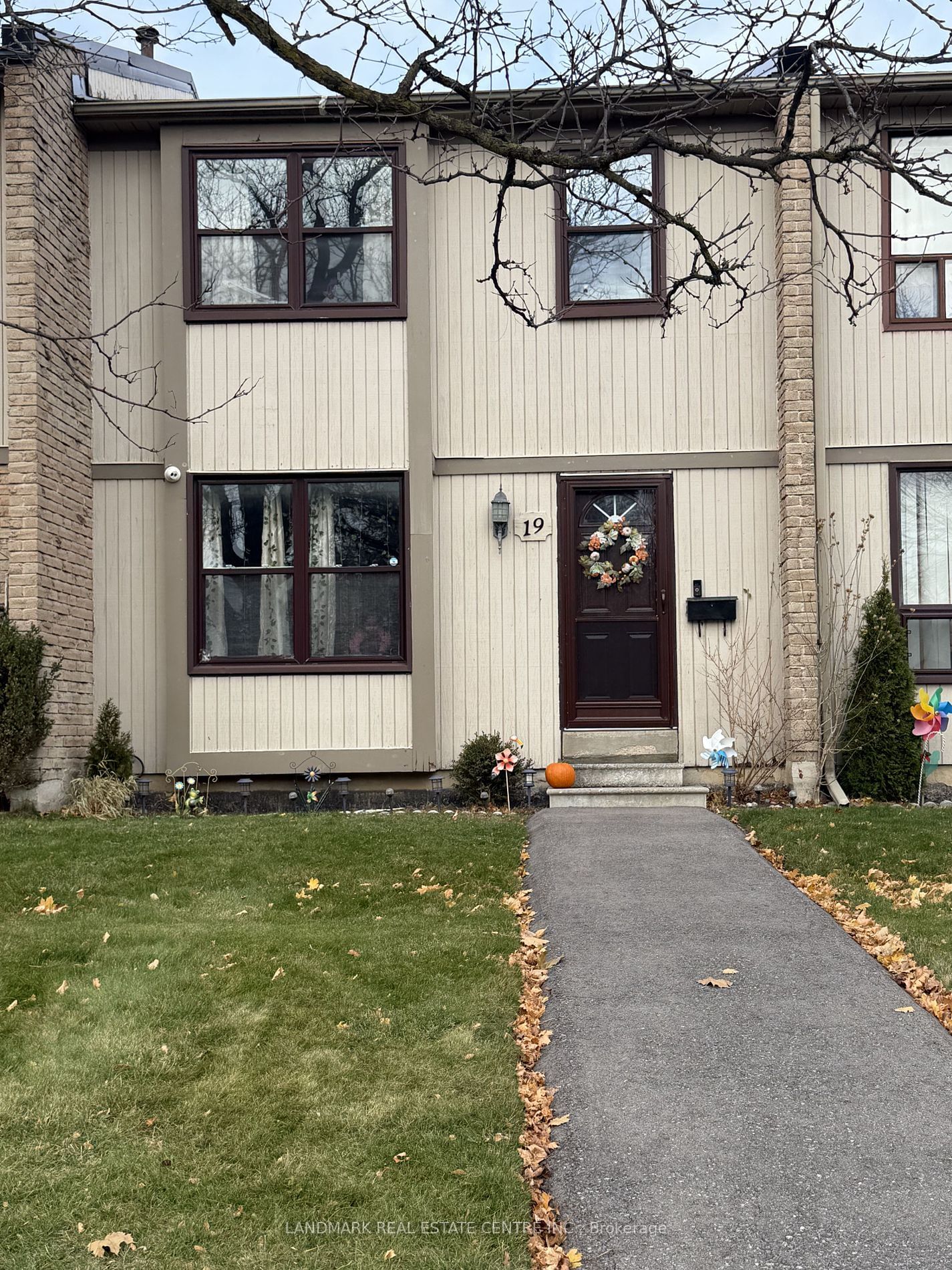 Townhouse for sale at 19 Guildford Crescent, Brampton, Central Park, L6S 3K2 - MLS: W11916232