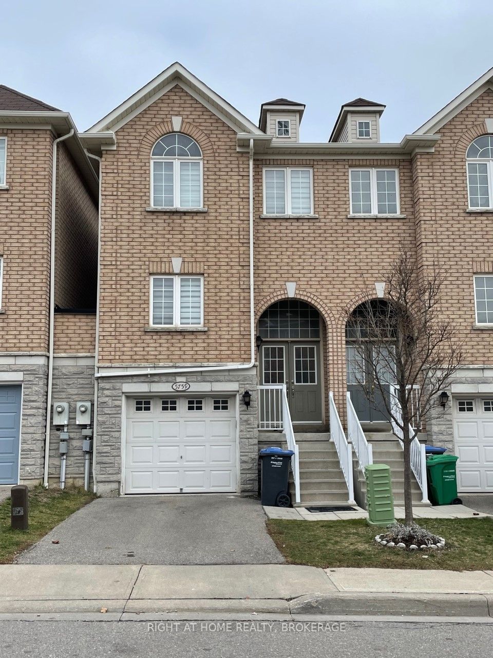 Townhouse for lease at 5759 Tiz Road, Mississauga, Hurontario, L5R 0B4 - MLS: W11916606