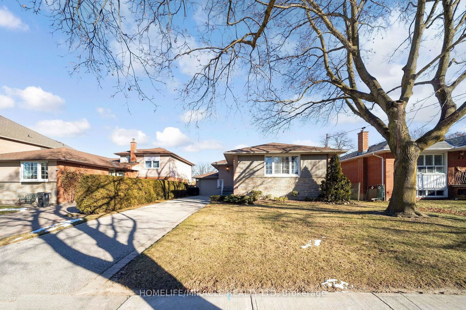 Detached House sold at 15 Shadwick Drive, Toronto, Willowridge-Martingrove-Richview, M9R 2V6 - MLS: W11916693