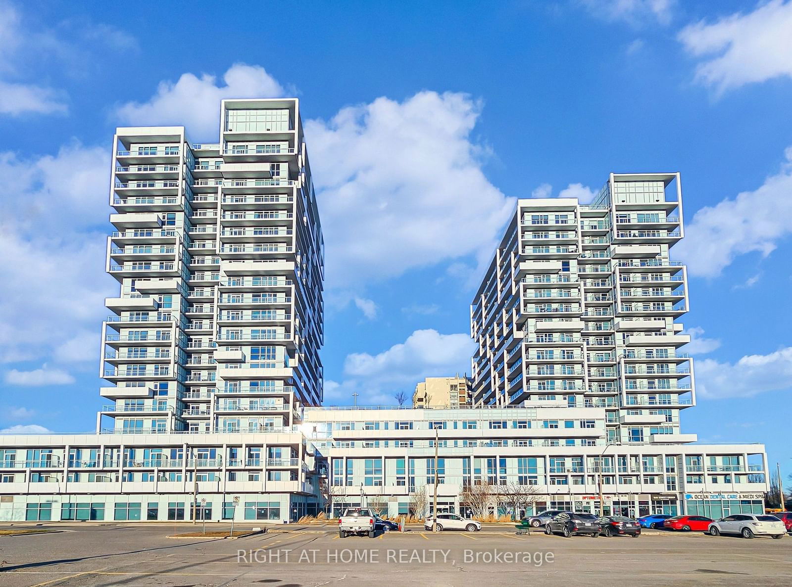 Condo for sale at 209-65 SPEERS Road, Oakville, 1014 - QE Queen Elizabeth, L6K 0J1 - MLS: W11916735