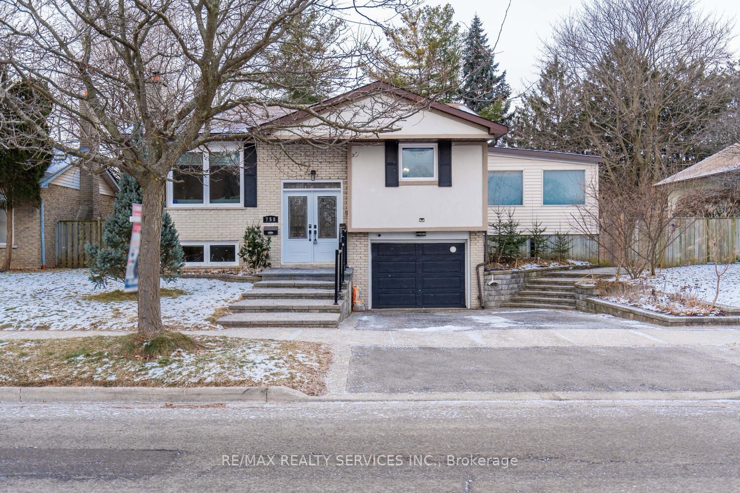 Detached House for sale at 758 Francis Road, Burlington, LaSalle, L7T 4A3 - MLS: W11916788