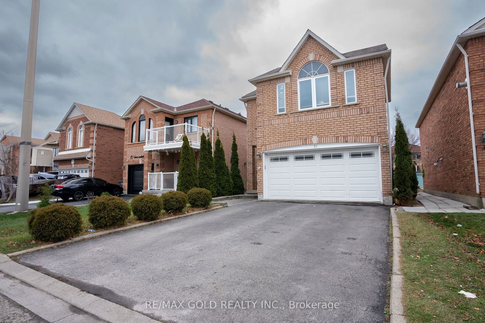 Detached House for sale at 21 Summerdale Crescent, Brampton, Fletcher's Meadow, L6X 4V8 - MLS: W11916877