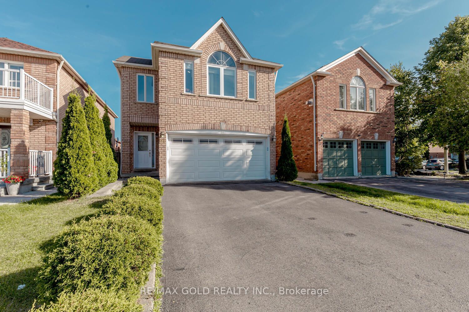 Detached House for sale at 21 Summerdale Crescent, Brampton, Fletcher's Meadow, L6X 4V8 - MLS: W11916877