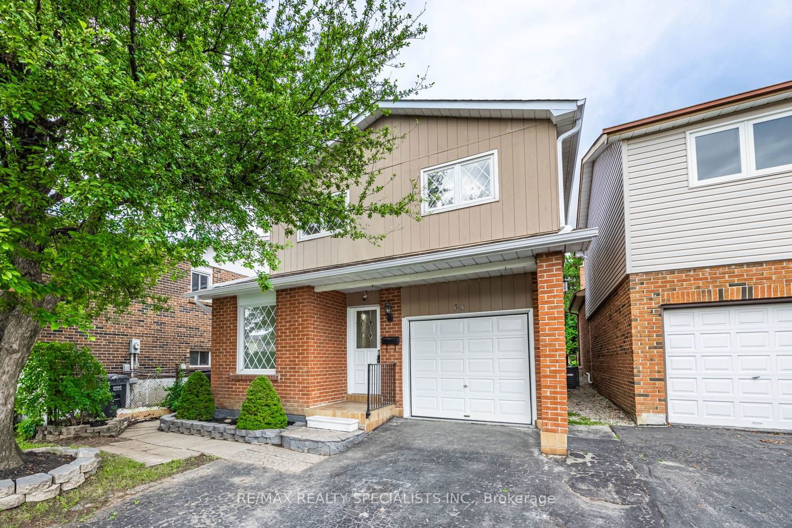 Detached House for sale at 30 Winterfold Drive, Brampton, Madoc, L6V 3T2 - MLS: W11916914