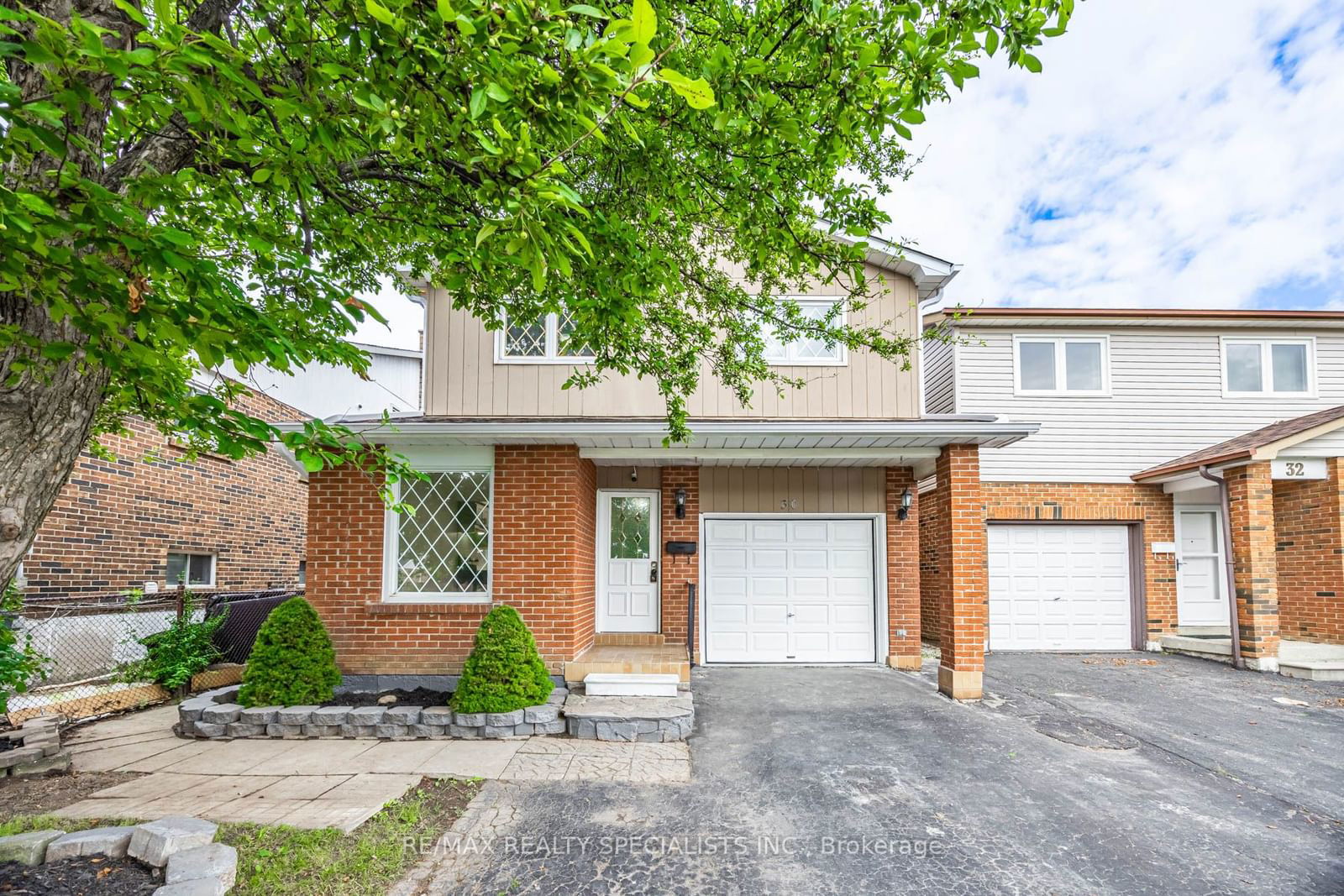 Detached House for sale at 30 Winterfold Drive, Brampton, Madoc, L6V 3T2 - MLS: W11916914