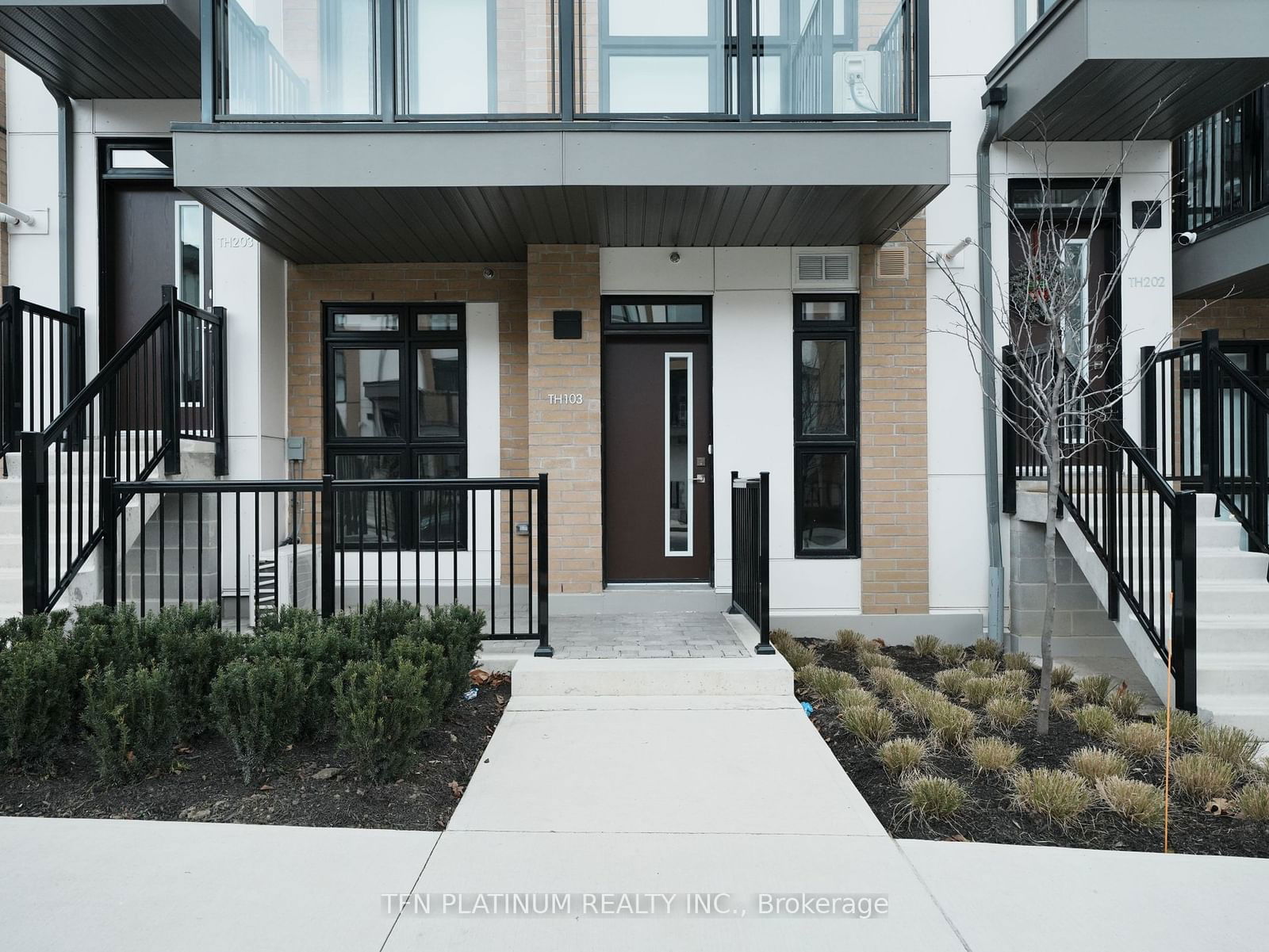 Townhouse for lease at TH103-145 Canon Jackson Drive, Toronto, Beechborough-Greenbrook, M6M 0E1 - MLS: W11917067