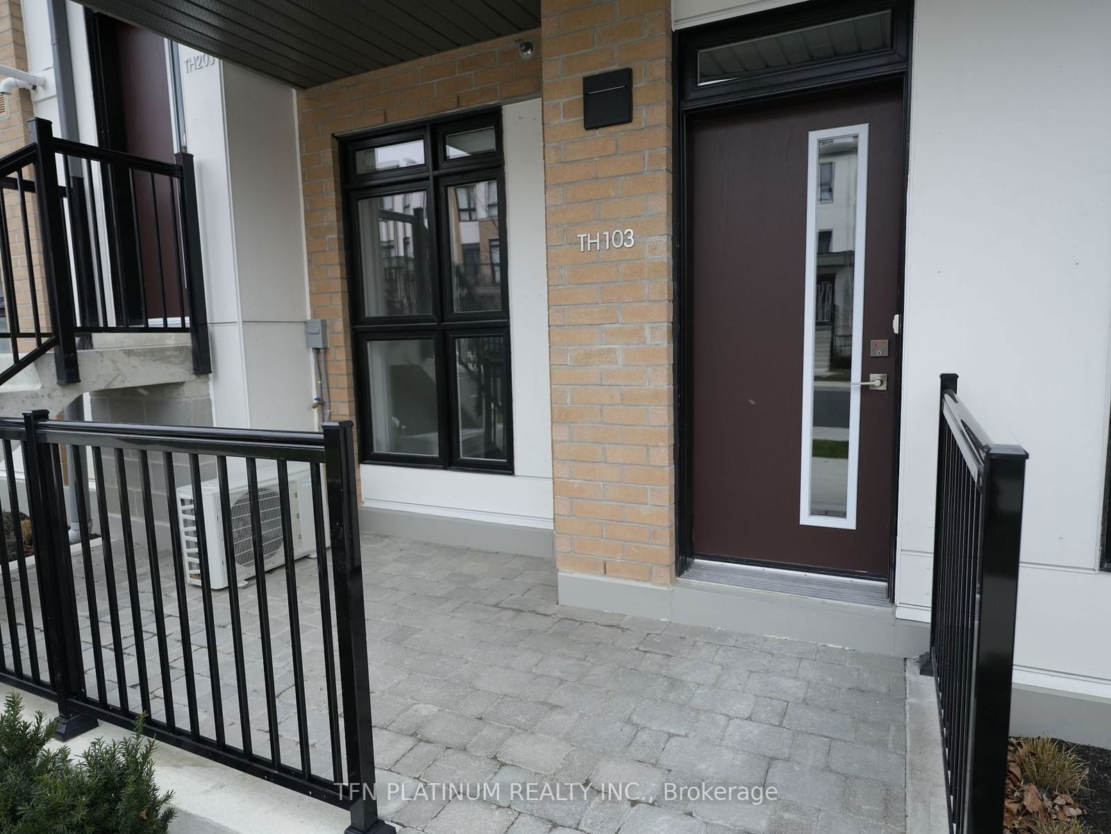 Townhouse for lease at TH103-145 Canon Jackson Drive, Toronto, Beechborough-Greenbrook, M6M 0E1 - MLS: W11917067