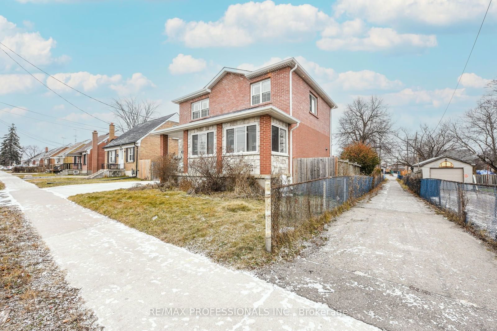 Detached House leased at UPPER-38 Walsh Avenue, Toronto, Humberlea-Pelmo Park W5, M9M 1B6 - MLS: W11917322