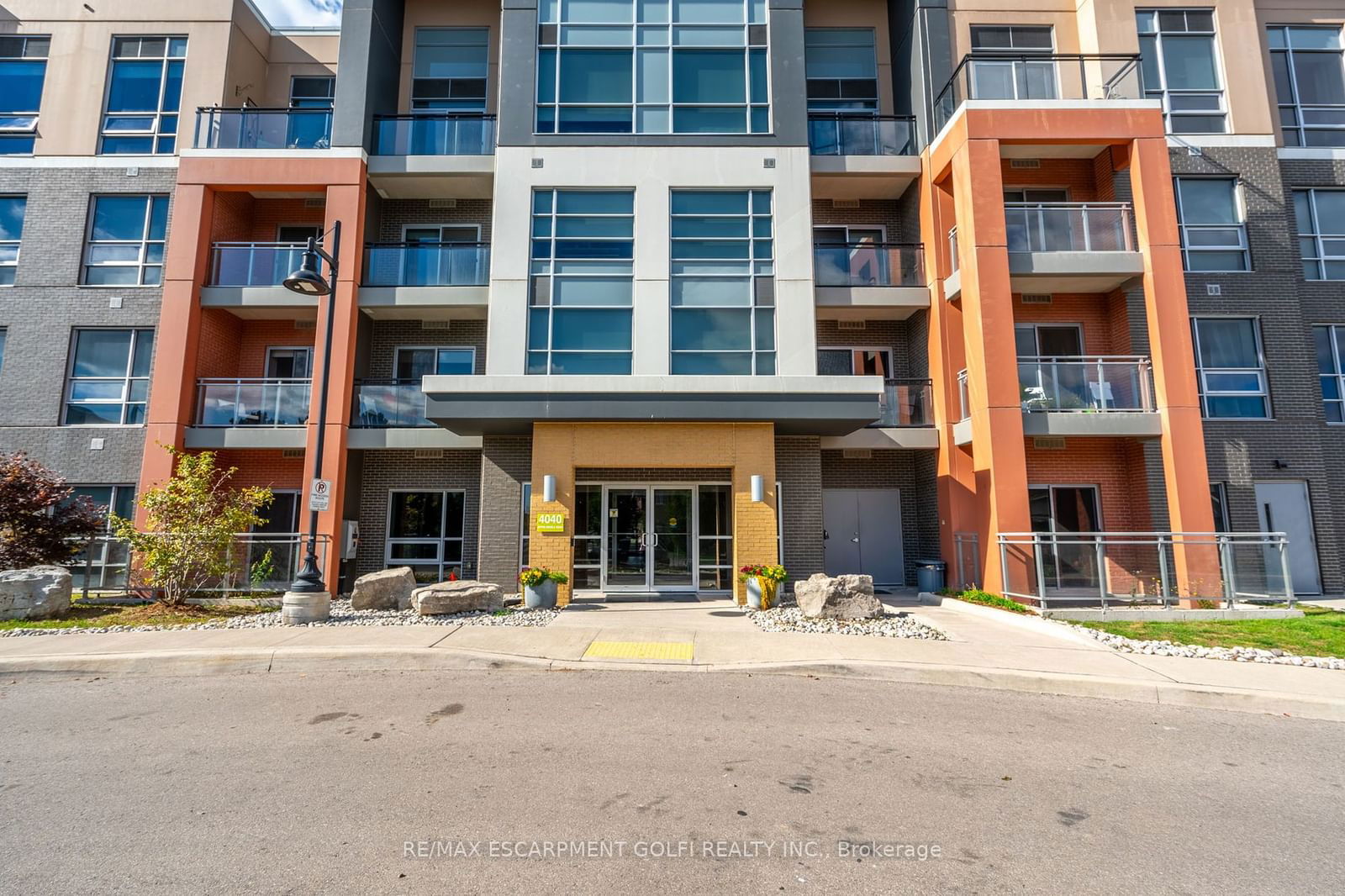 Condo for sale at 310-4040 UPPER MIDDLE Road, Burlington, Tansley, L7M 0H2 - MLS: W11917535