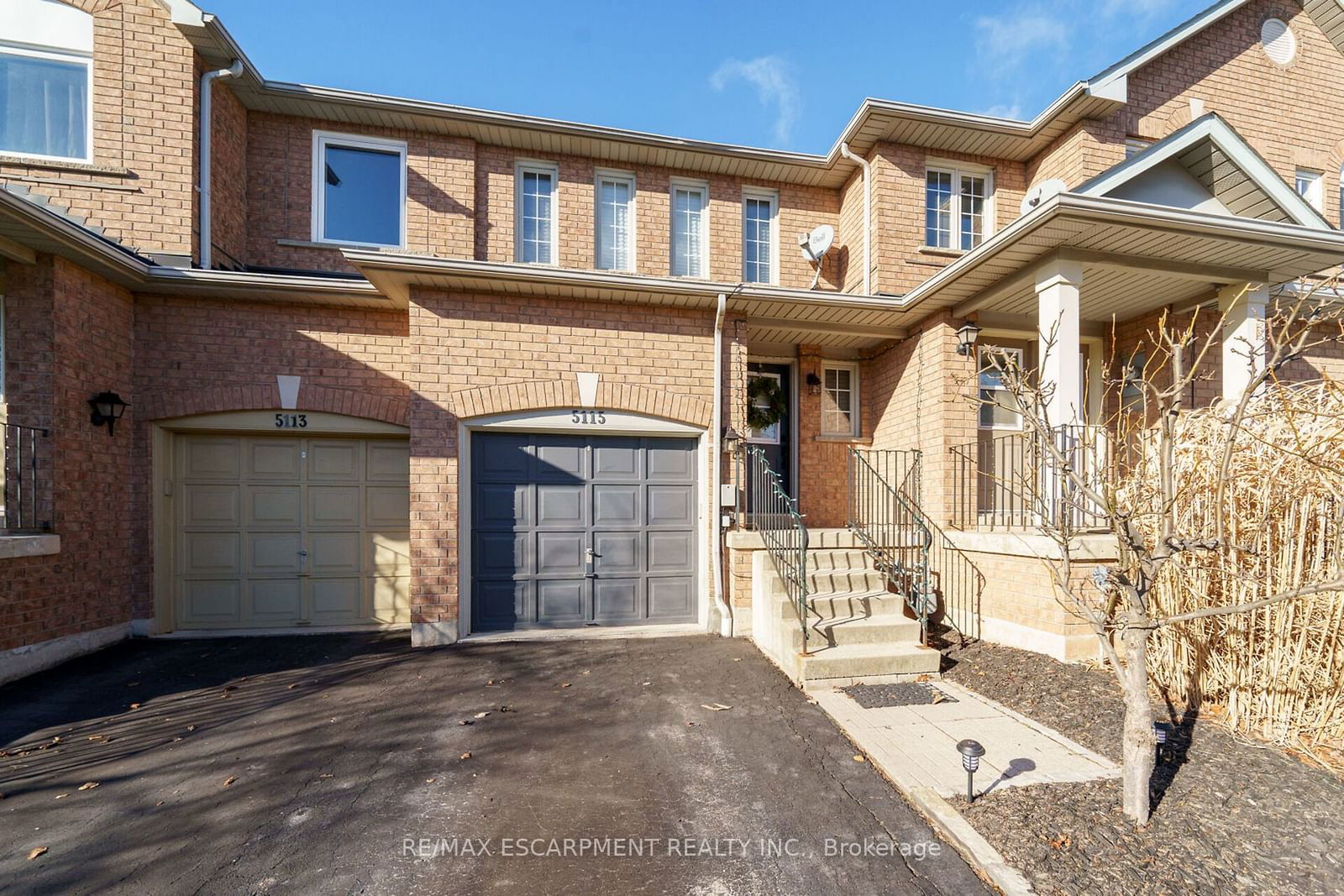 Townhouse sold at 5115 Silvercreek Drive, Burlington, Uptown, L7L 6K5 - MLS: W11917617