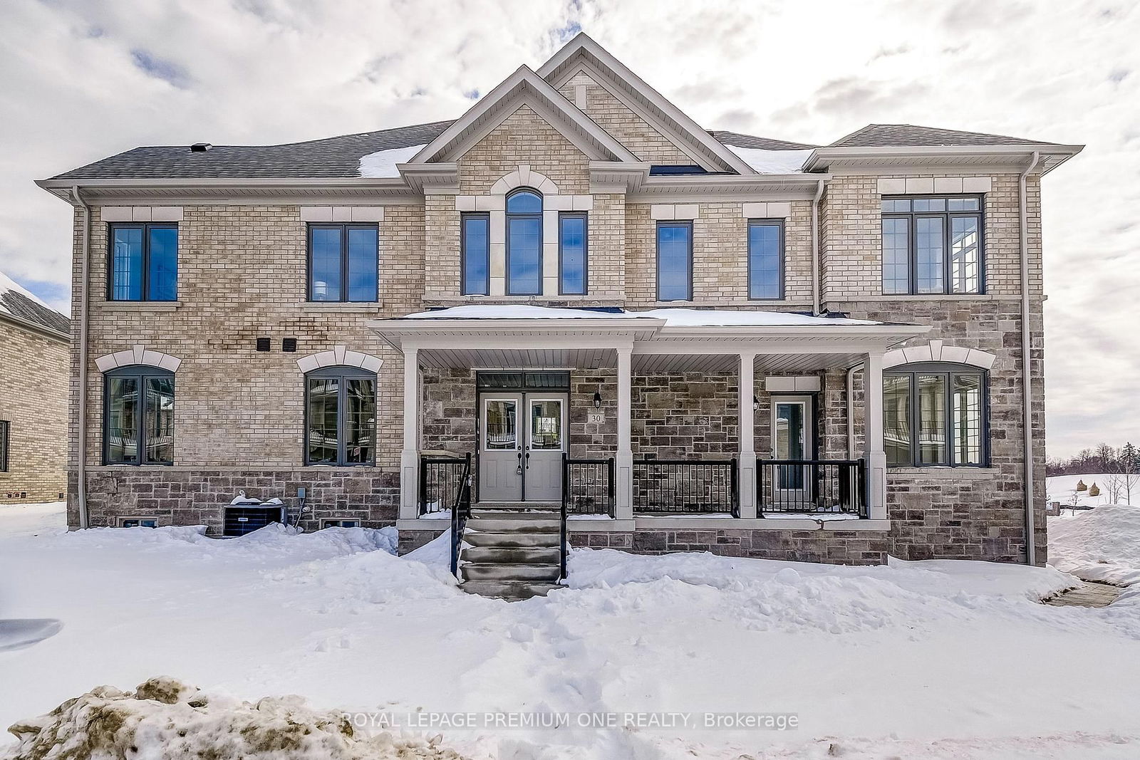 Townhouse sold at 30 Hayrake Street, Brampton, Snelgrove, L6Z 0K1 - MLS: W11917642