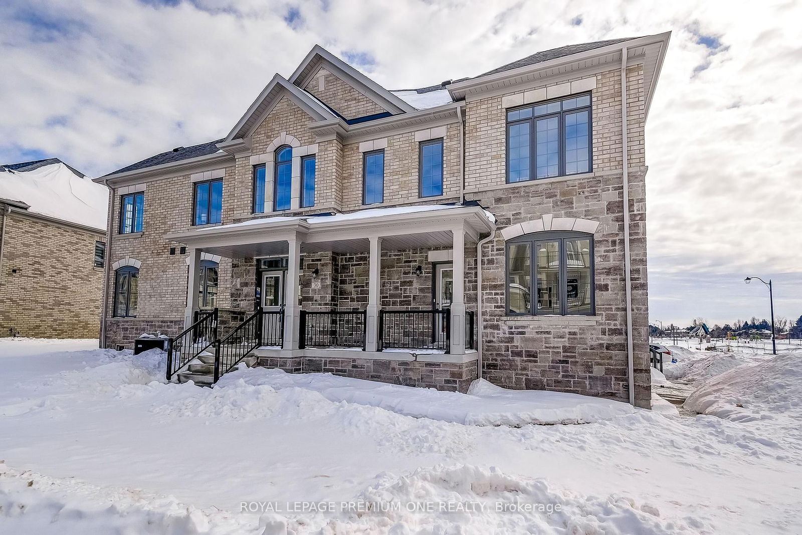 Townhouse sold at 30 Hayrake Street, Brampton, Snelgrove, L6Z 0K1 - MLS: W11917642