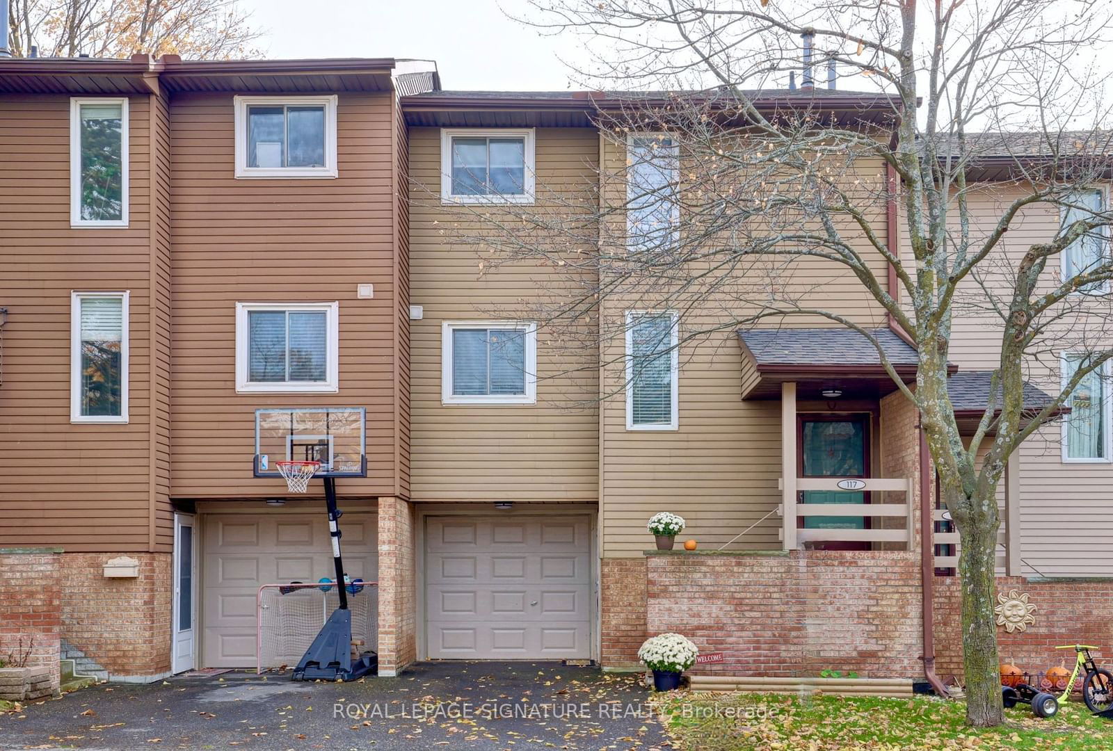 Townhouse sold at 117 Lynden Circle, Halton Hills, Georgetown, L7G 4Y7 - MLS: W11917856