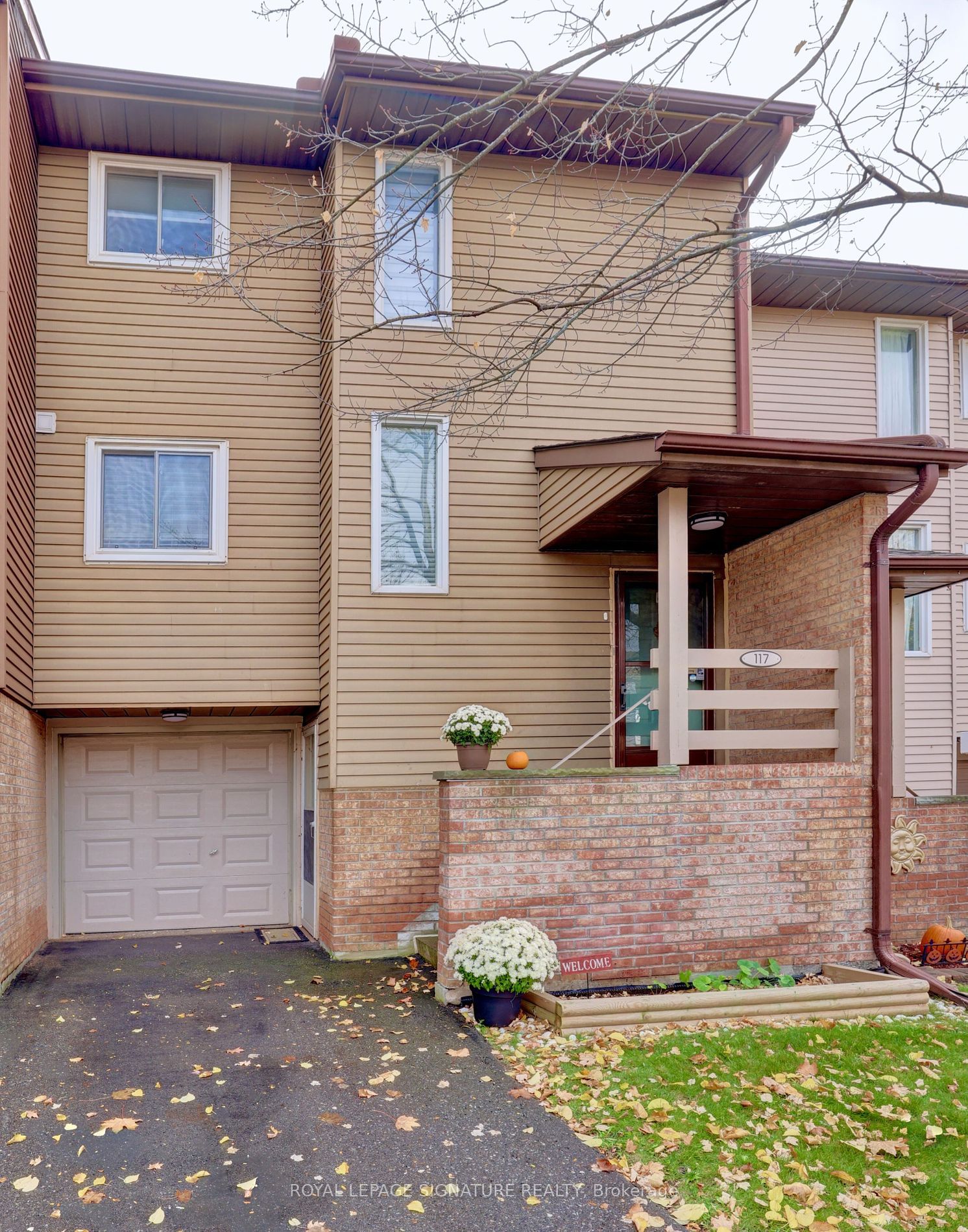 Townhouse sold at 117 Lynden Circle, Halton Hills, Georgetown, L7G 4Y7 - MLS: W11917856