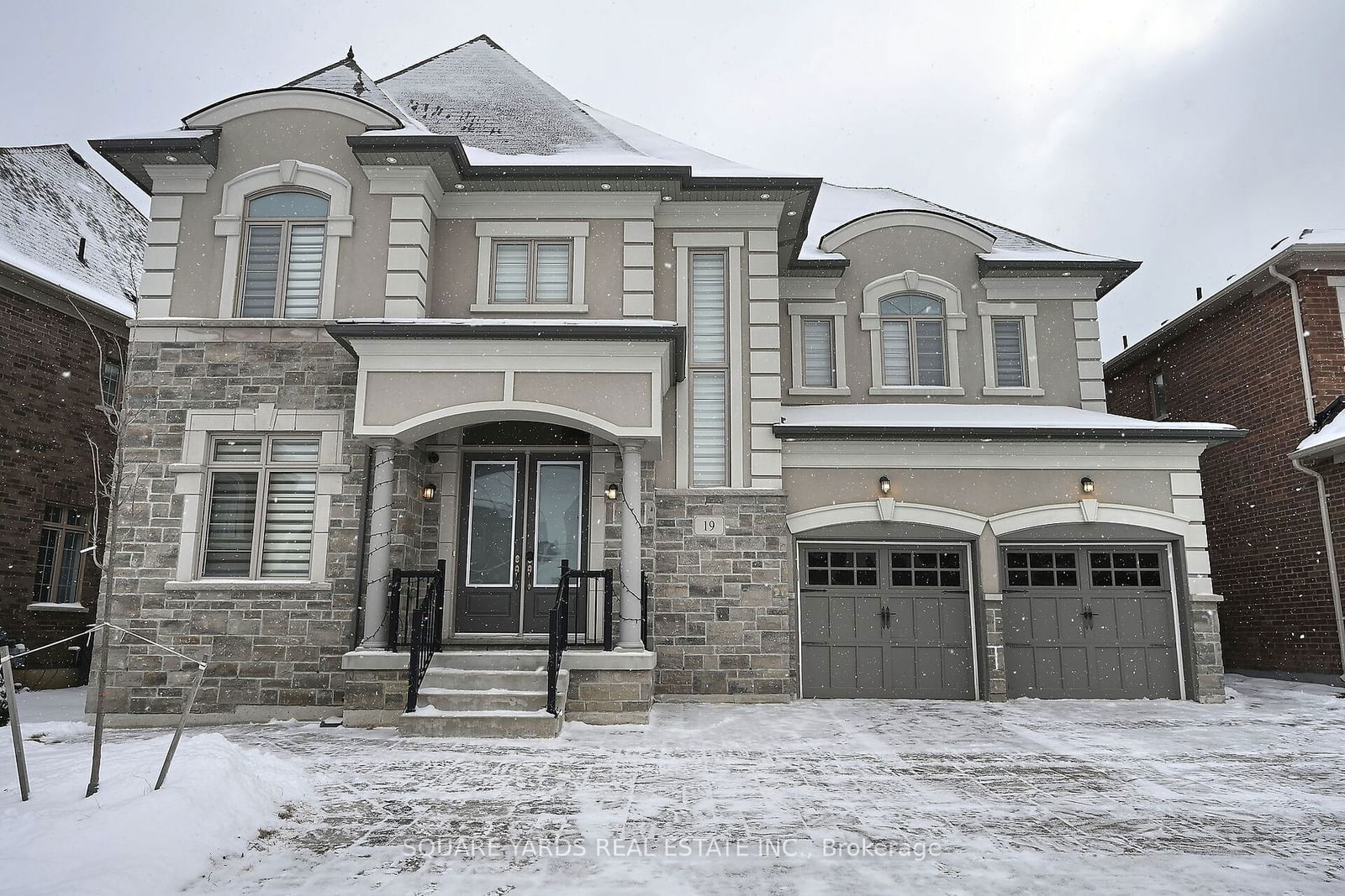 Detached House for sale at 19 Cloverhaven Road, Brampton, Toronto Gore Rural Estate, L6P 4E4 - MLS: W11918093