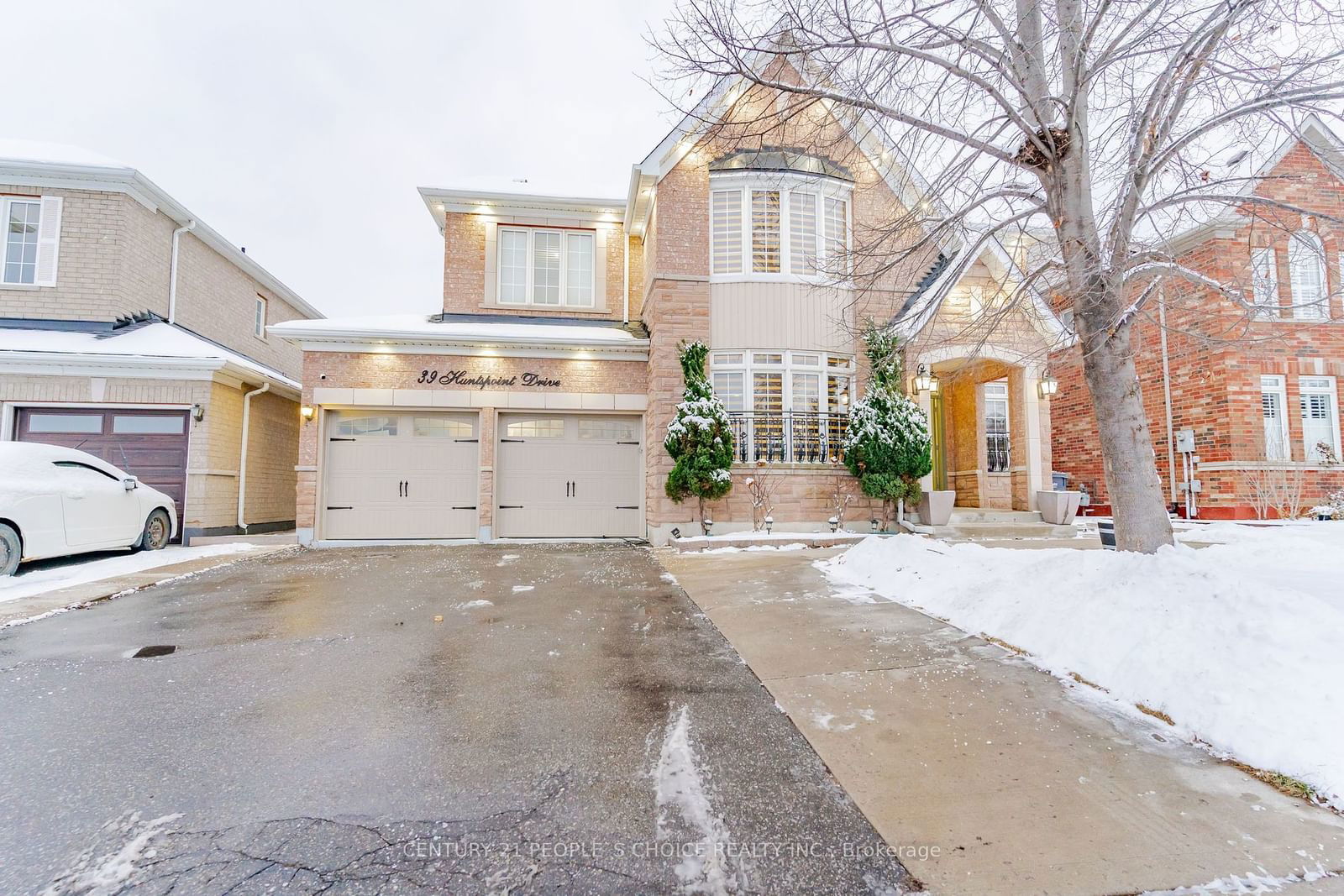 Detached House for sale at 39 Huntspoint Drive, Brampton, Bram East, L6P 2E9 - MLS: W11918241