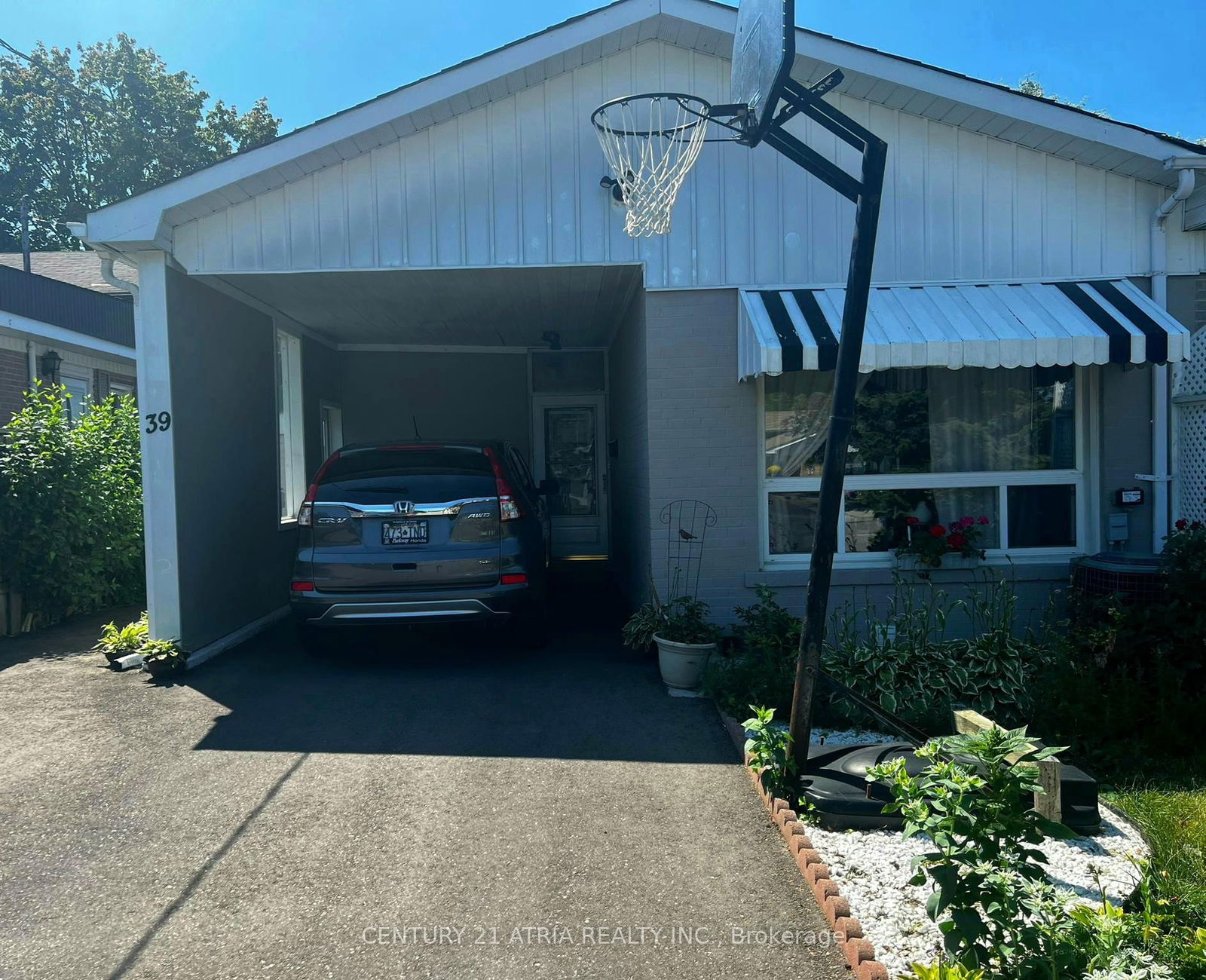 Semi-Detached House leased at Lower-39 Frankton Crescent, Toronto, York University Heights, M3J 1C2 - MLS: W11918297