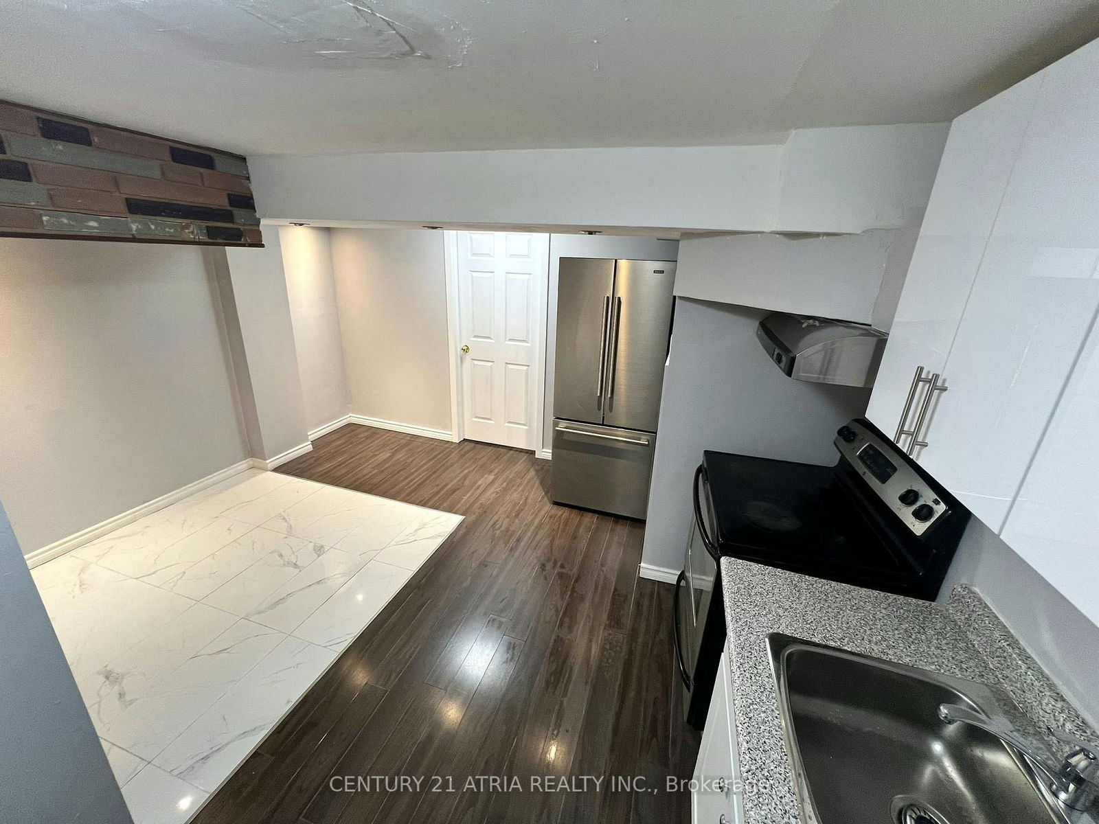 Semi-Detached House leased at Lower-39 Frankton Crescent, Toronto, York University Heights, M3J 1C2 - MLS: W11918297