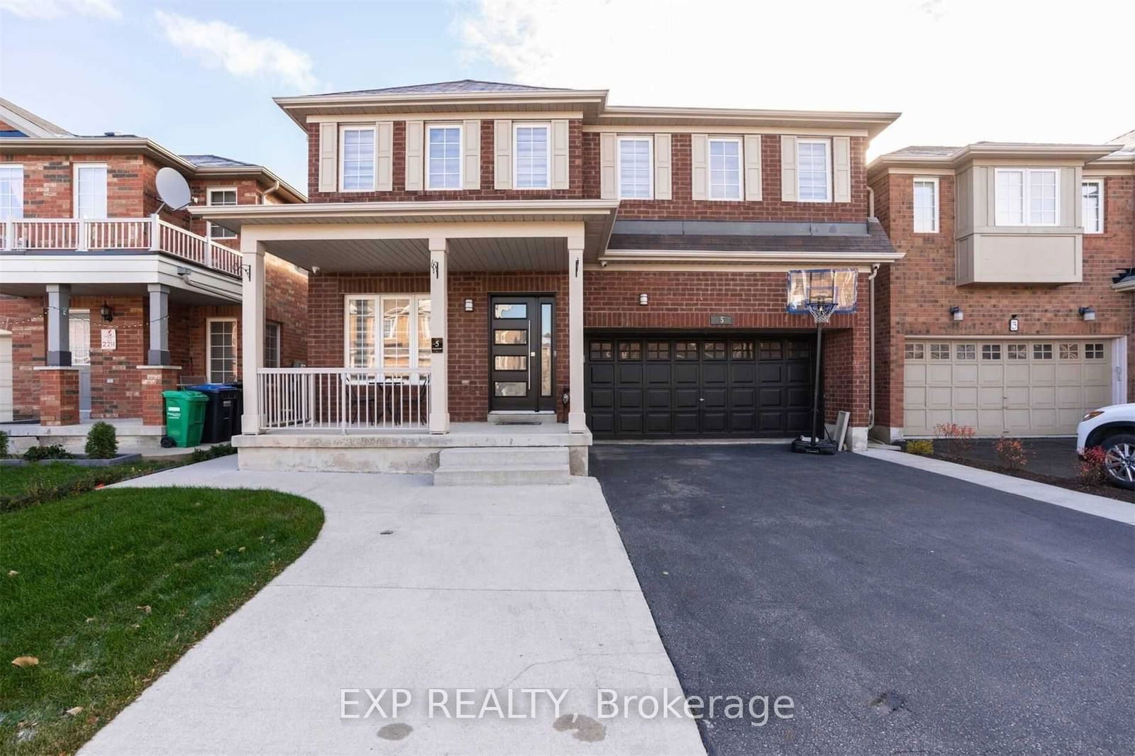 Detached House for lease at 5 Commodore Drive, Brampton, Credit Valley, L6X 0S5 - MLS: W11918320