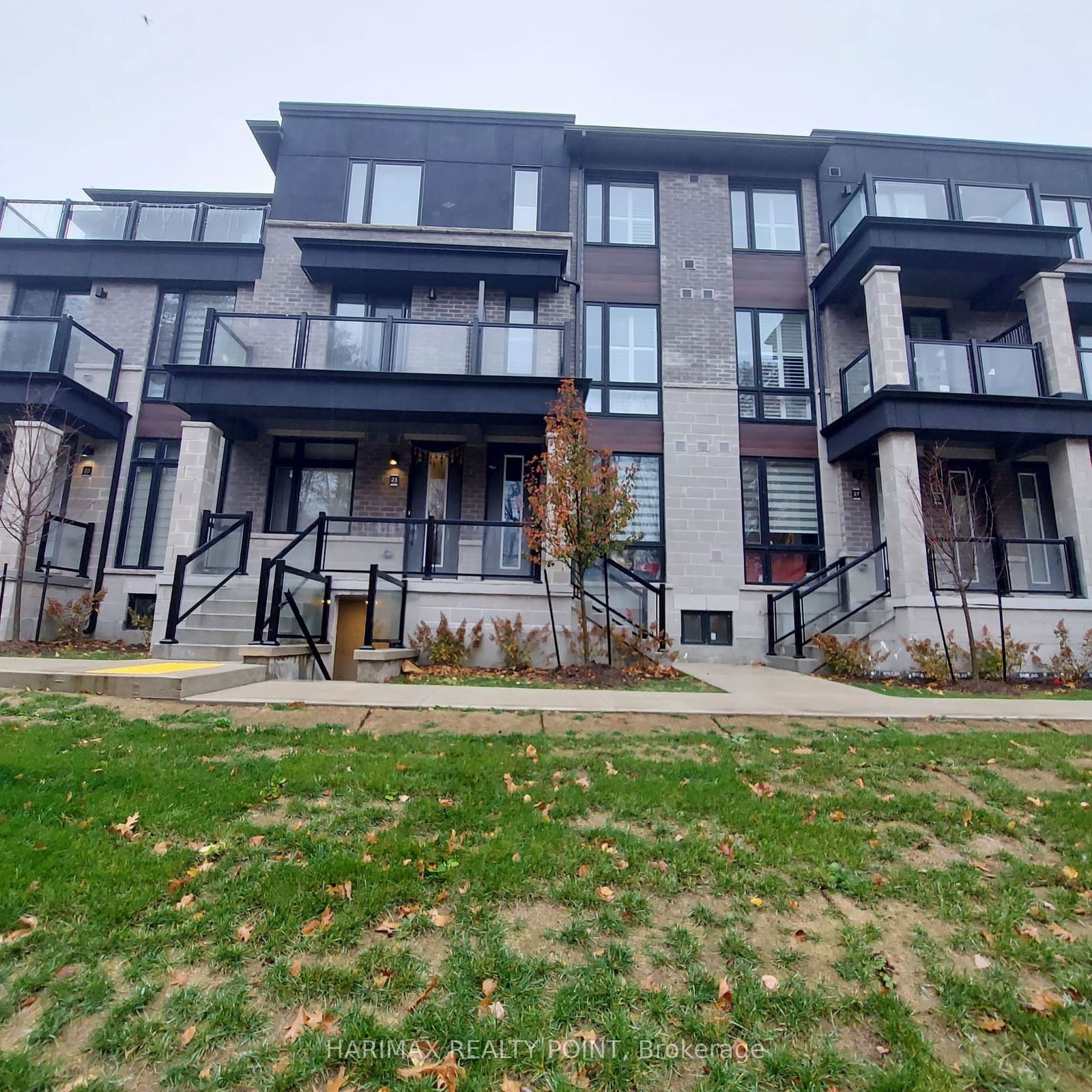 Townhouse for sale at 25-40 Knotsberry Circle, Brampton, Brampton West, L6Y 6G1 - MLS: W11918325