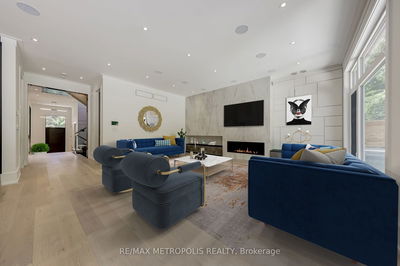 12 Bearwood Dr, Toronto - Edenbridge-Humber Valley image-0-2